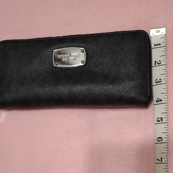 Michael Kors Black Textured Clutch. Shoes Very Little Wear - Picture 8 of 9